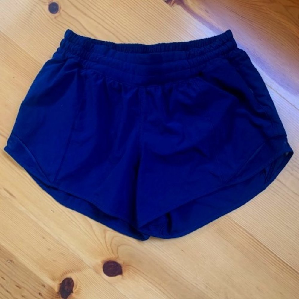 Lululemon Hotty Hot Low-Rise Lined Short 4" size 6